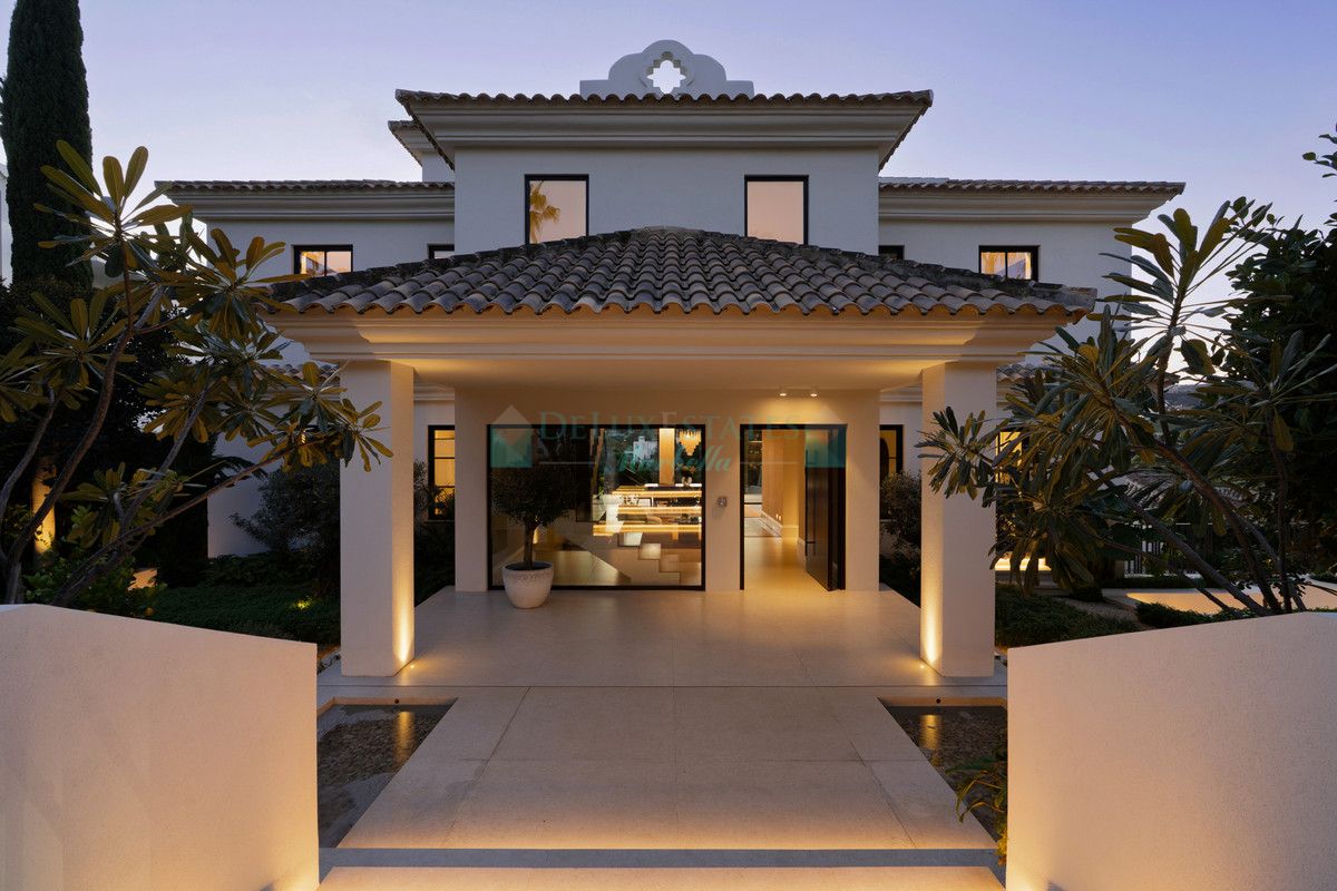 Villa for sale in Nueva Andalucia