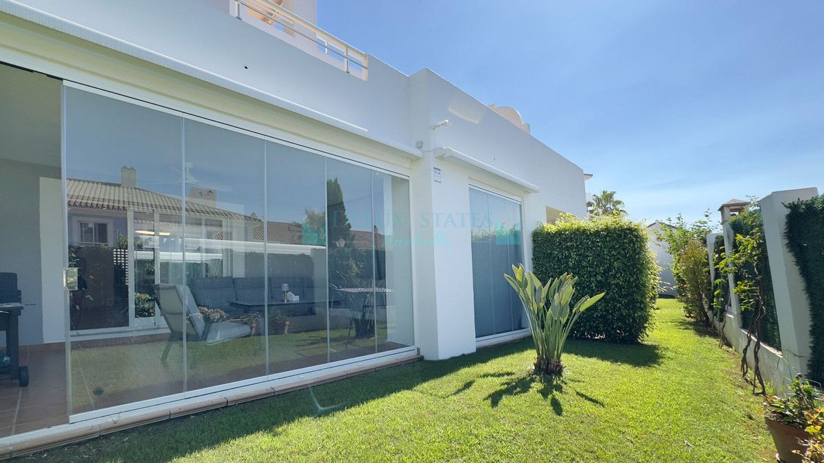 Ground Floor Apartment for sale in El Paraiso, Estepona