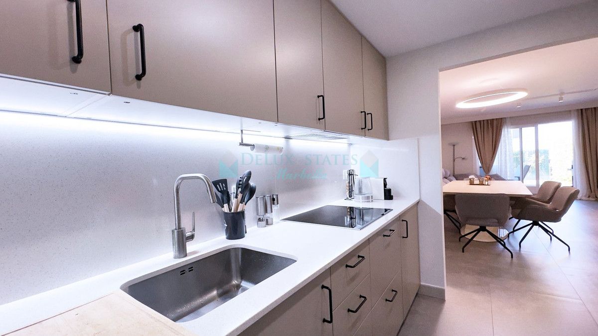 Ground Floor Apartment for sale in El Paraiso, Estepona