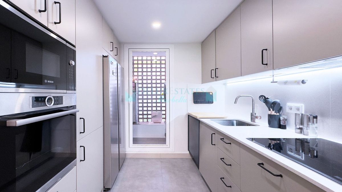 Ground Floor Apartment for sale in El Paraiso, Estepona