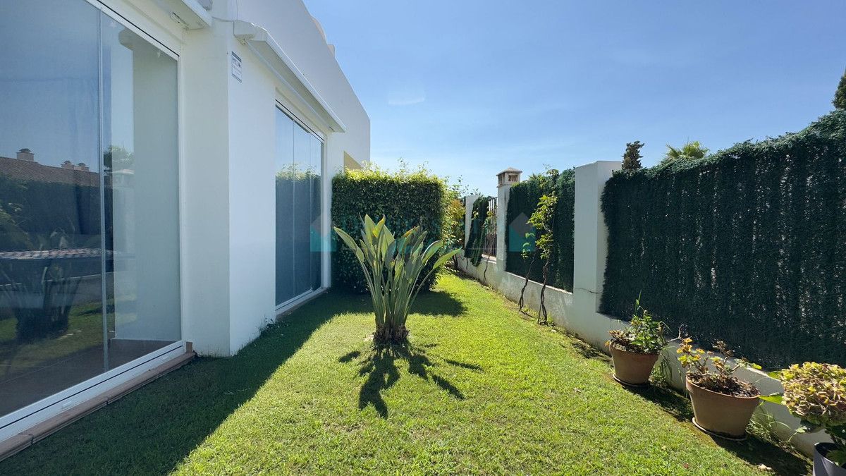 Ground Floor Apartment for sale in El Paraiso, Estepona