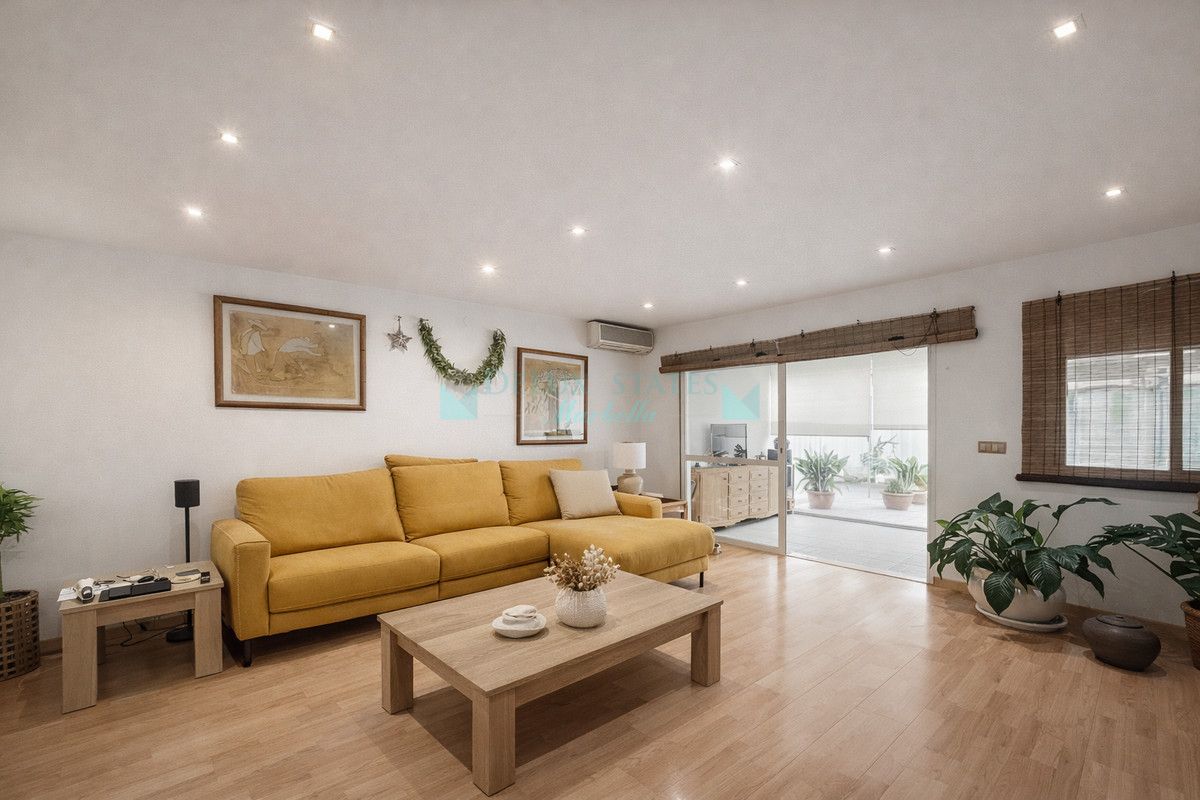 Town House for sale in Estepona