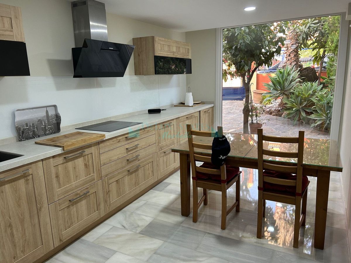 Town House for sale in Atalaya, Estepona