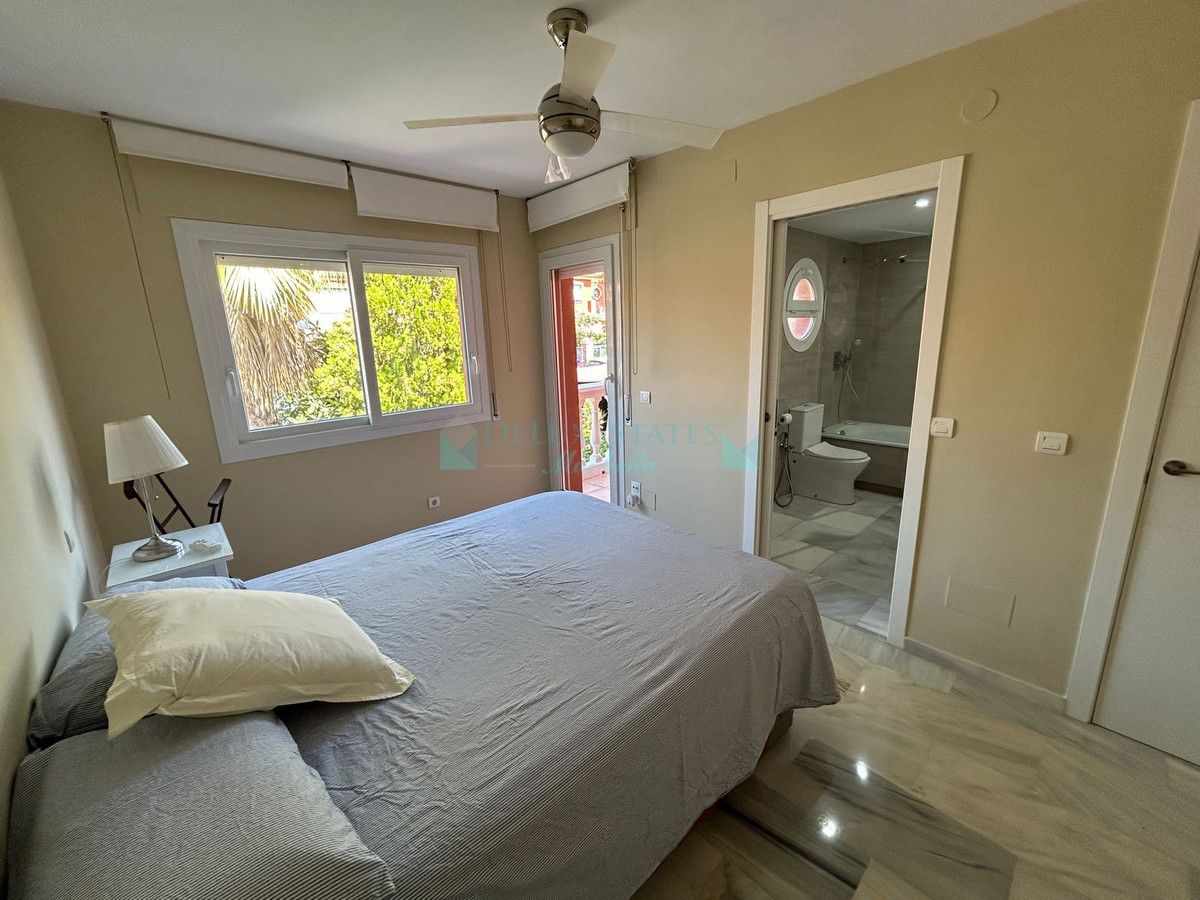 Town House for sale in Atalaya, Estepona