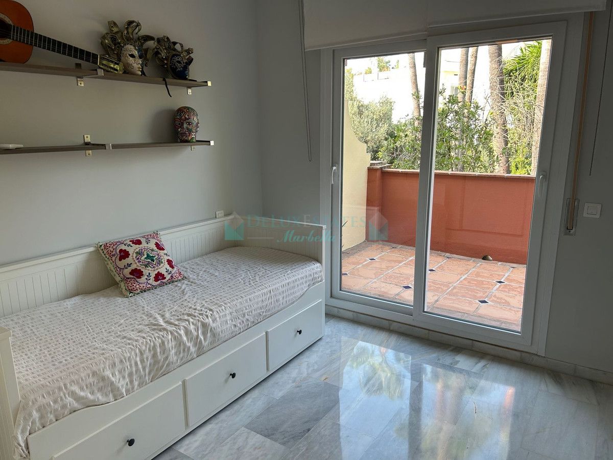 Town House for sale in Atalaya, Estepona