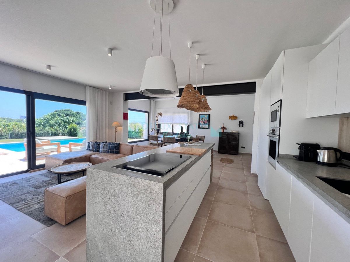 Villa for sale in Estepona