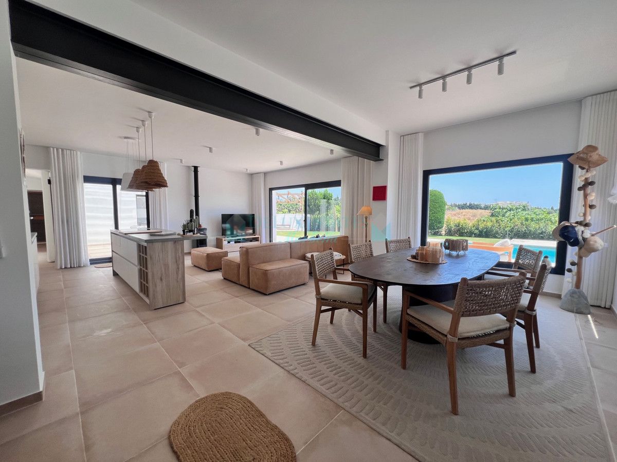 Villa for sale in Estepona