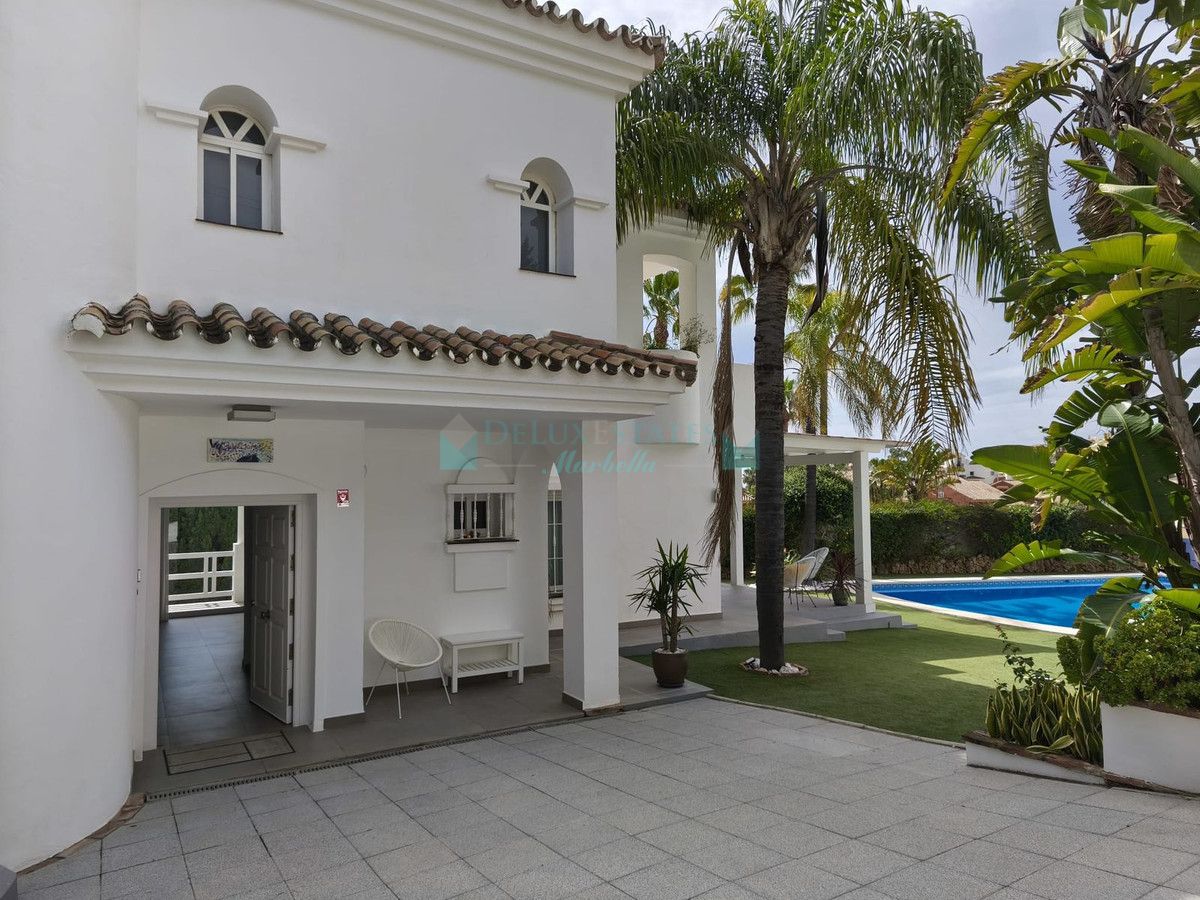 Villa for rent in Atalaya, Estepona