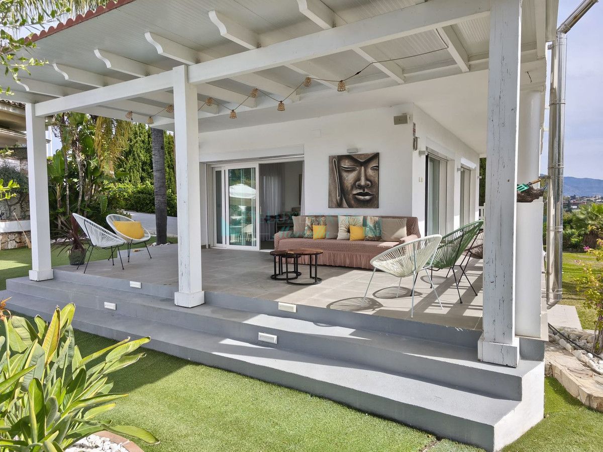 Villa for rent in Atalaya, Estepona