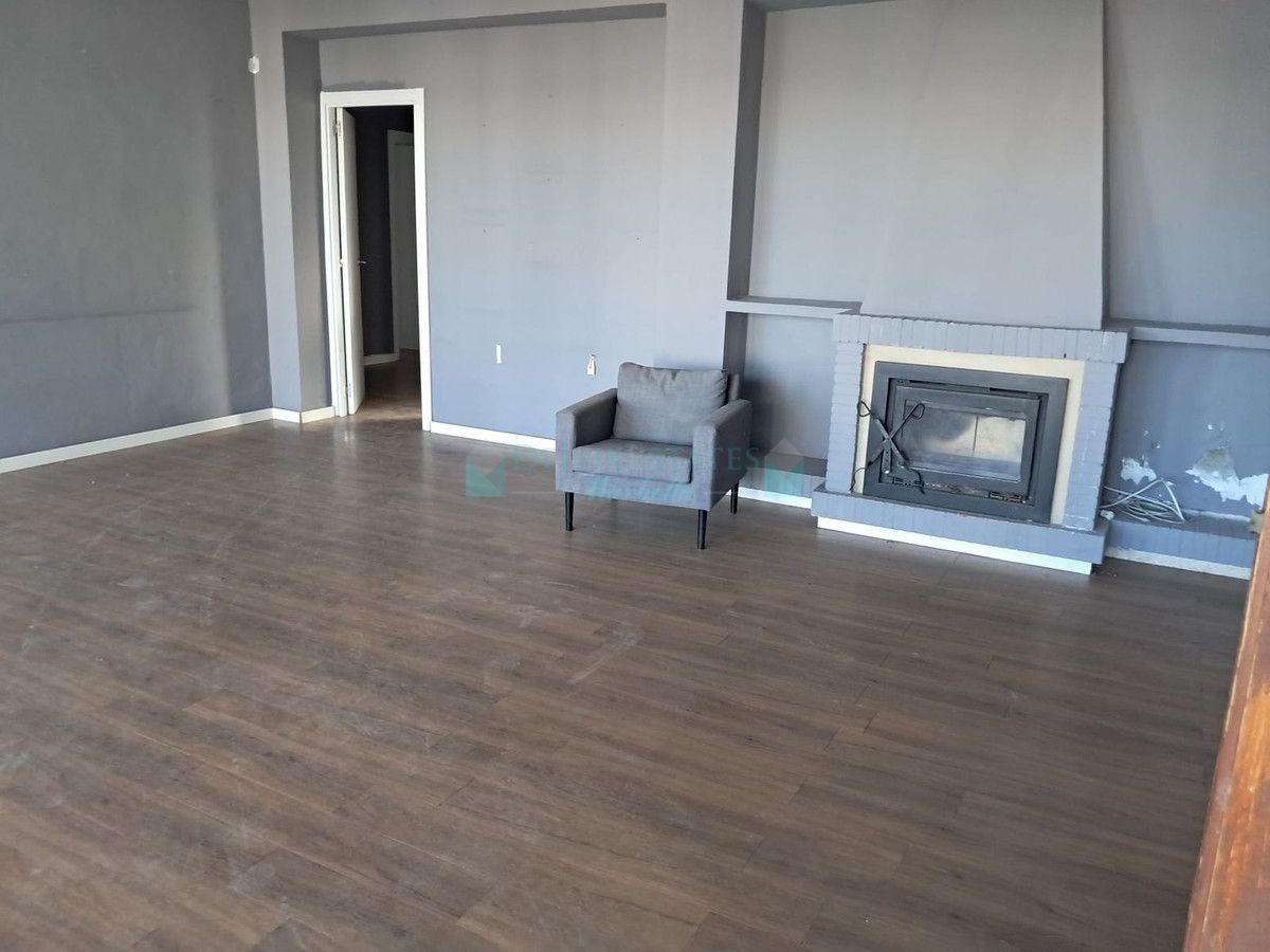 Villa for sale in Estepona