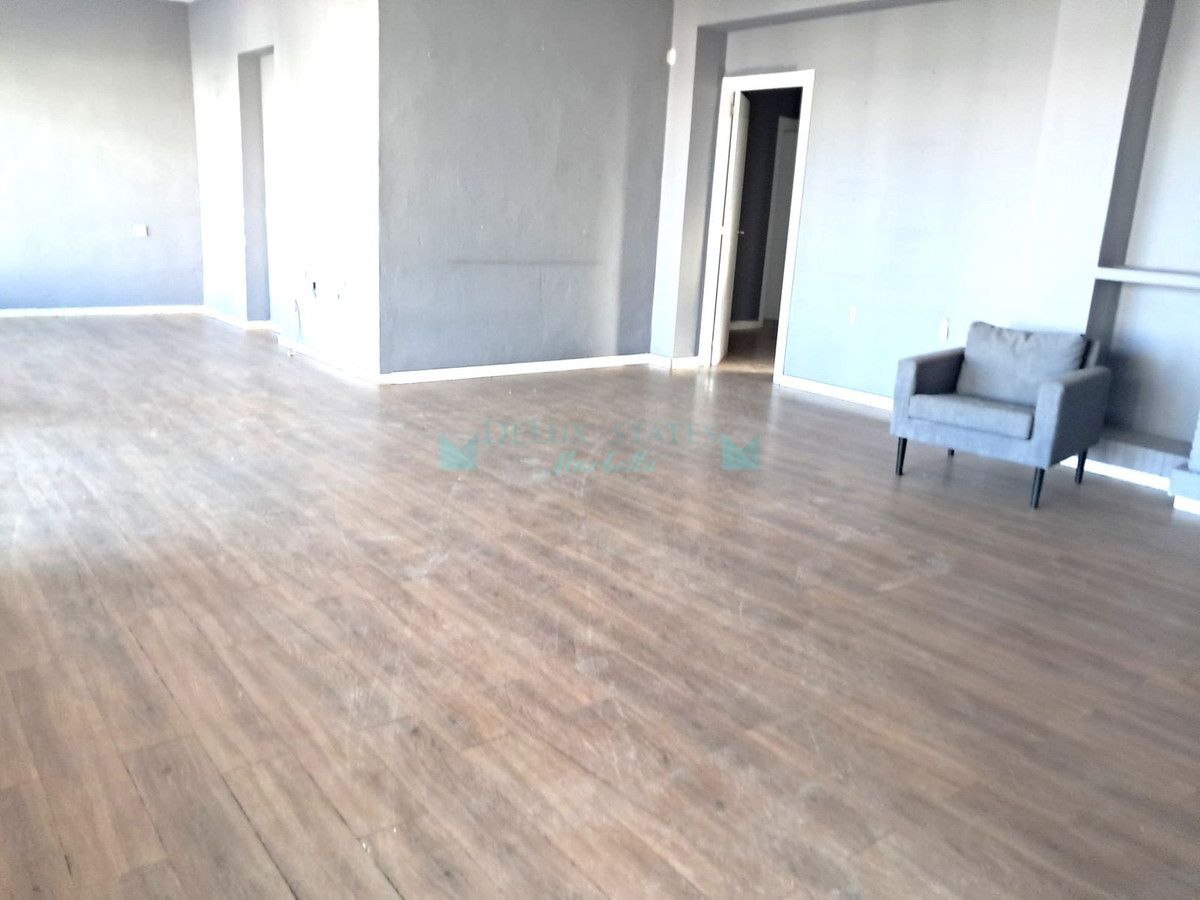 Villa for sale in Estepona