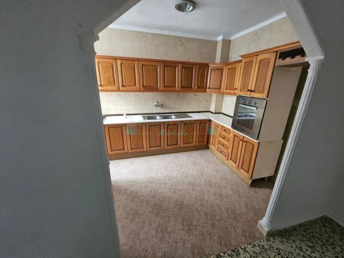 Town House for sale in Estepona