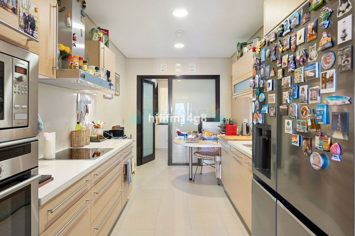 Ground Floor Apartment for sale in Benahavis