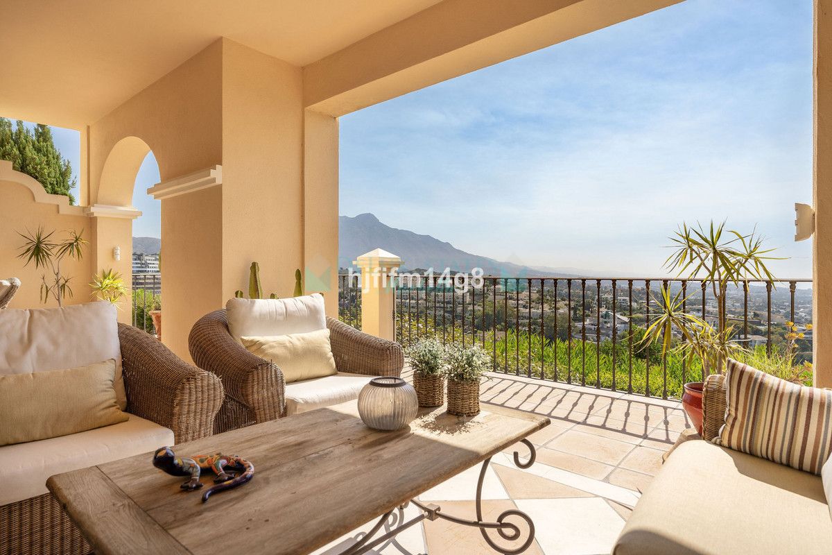 Ground Floor Apartment for sale in Benahavis