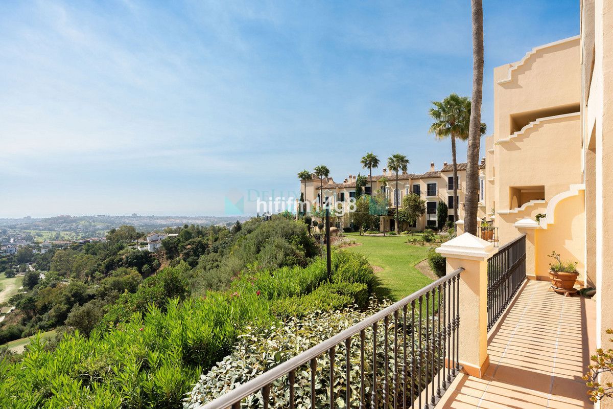 Ground Floor Apartment for sale in Benahavis