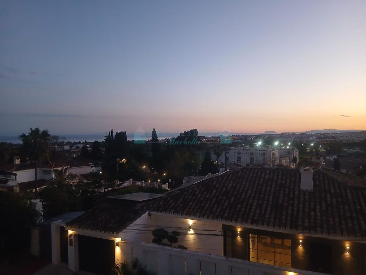 Town House for sale in Nueva Andalucia