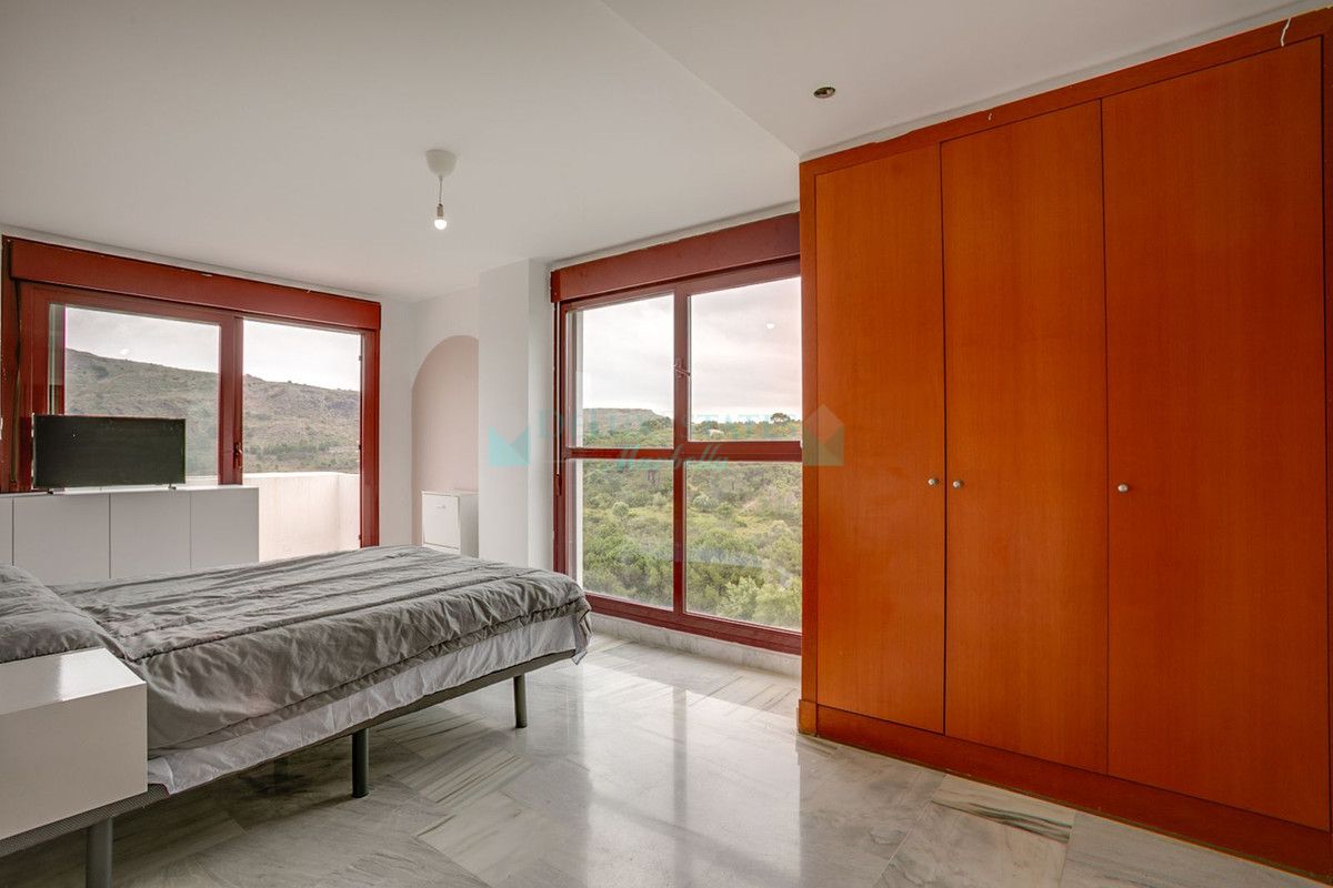 Apartment for sale in Benahavis