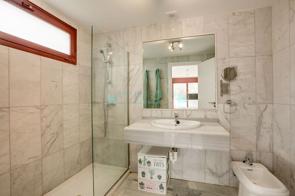 Apartment for sale in Benahavis