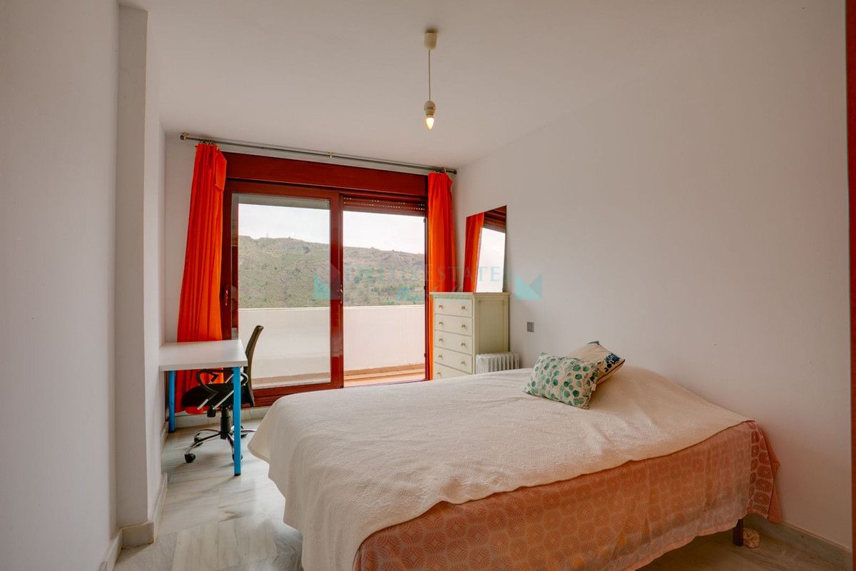 Apartment for sale in Benahavis
