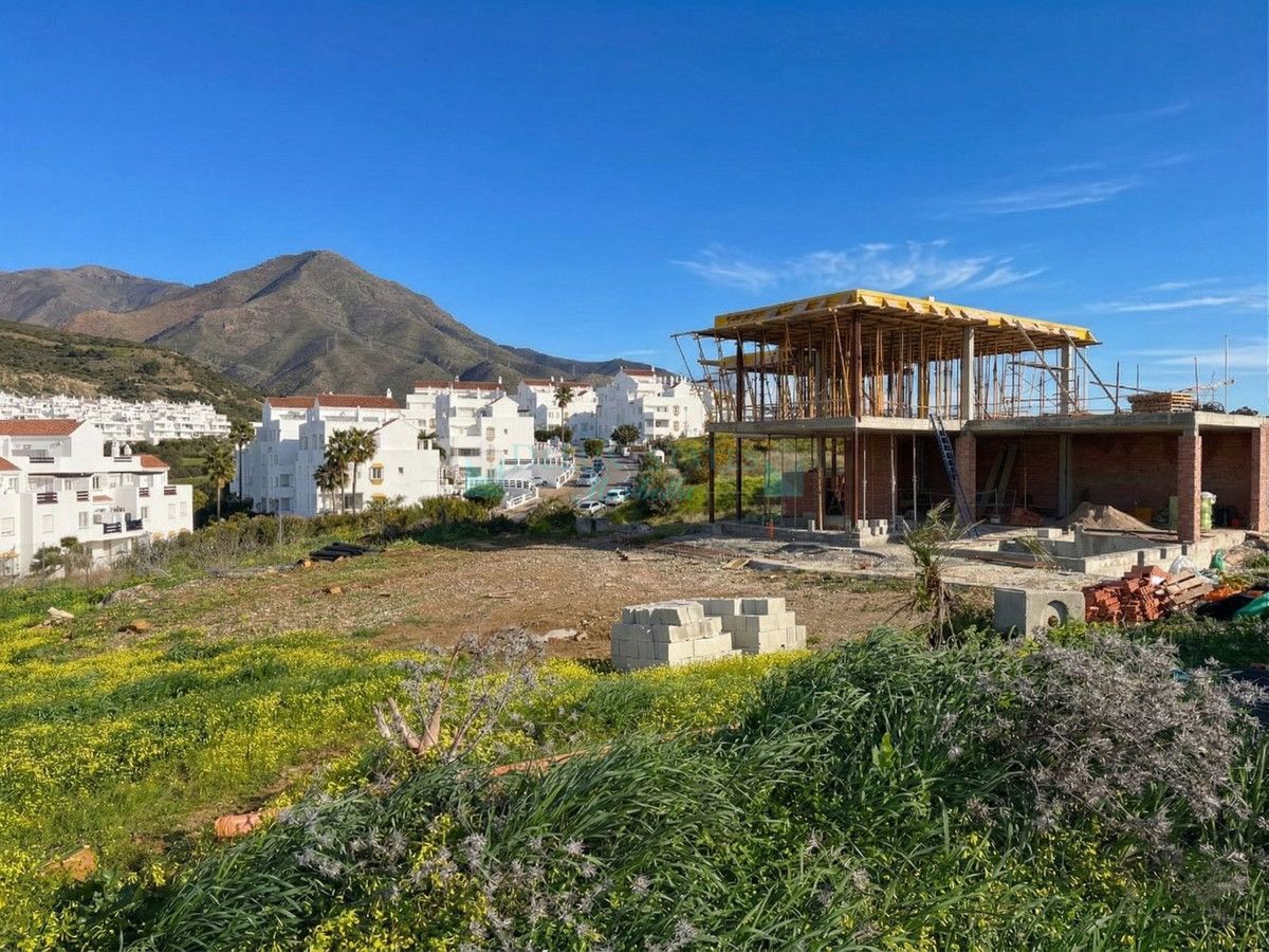 Villa for sale in Estepona