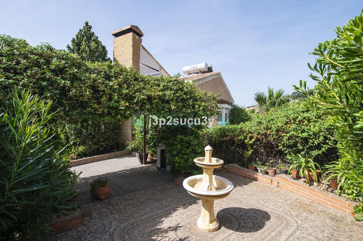 Semi Detached Villa for sale in Estepona