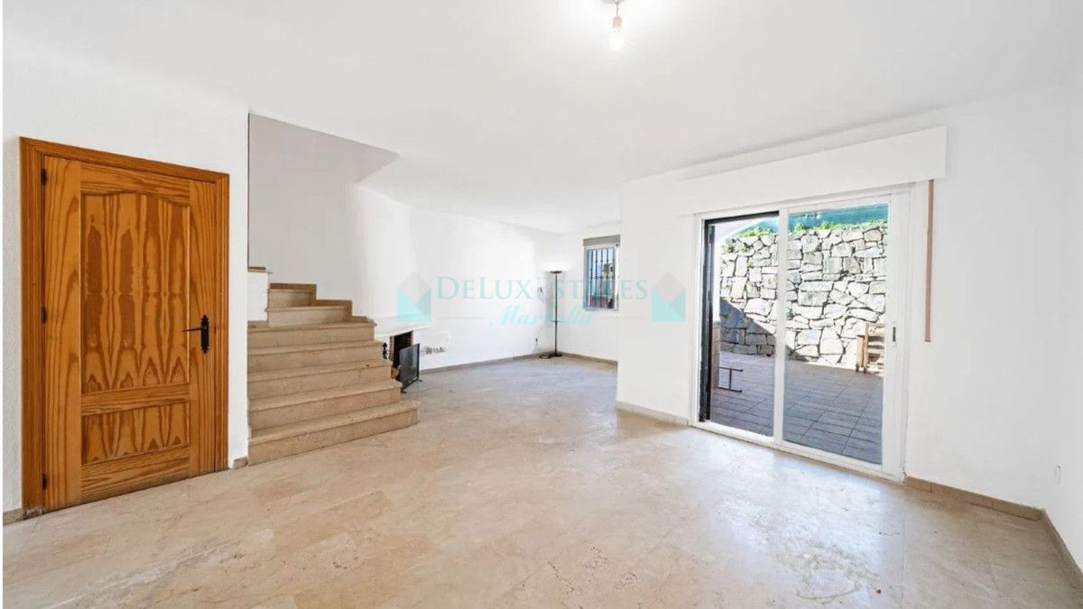 Town House for sale in Estepona