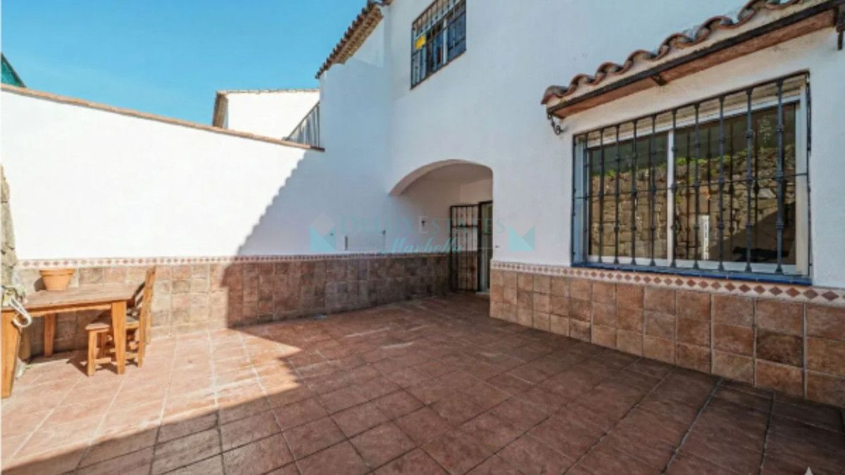 Town House for sale in Estepona