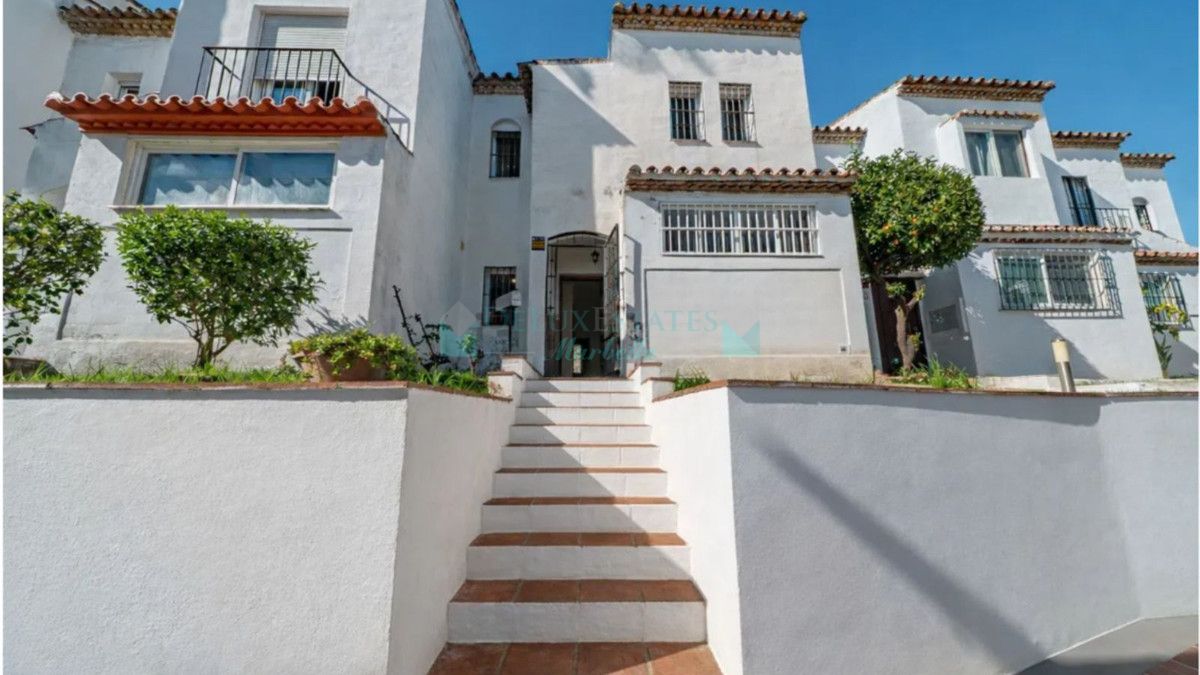 Town House for sale in Estepona