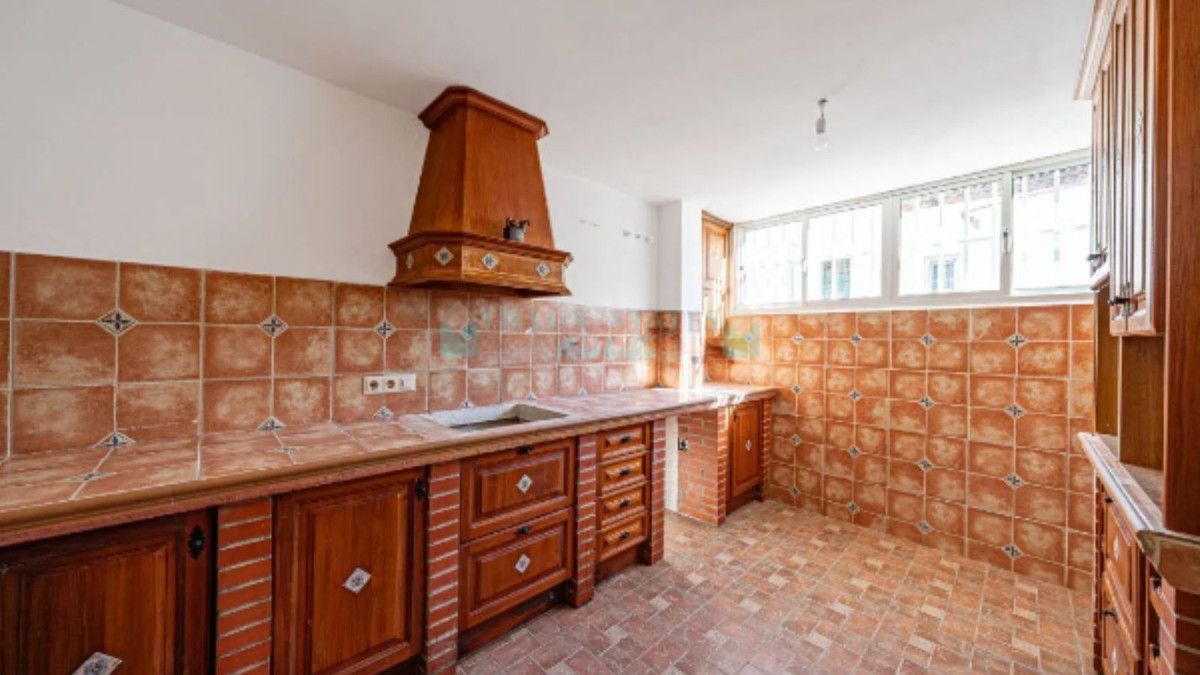 Town House for sale in Estepona