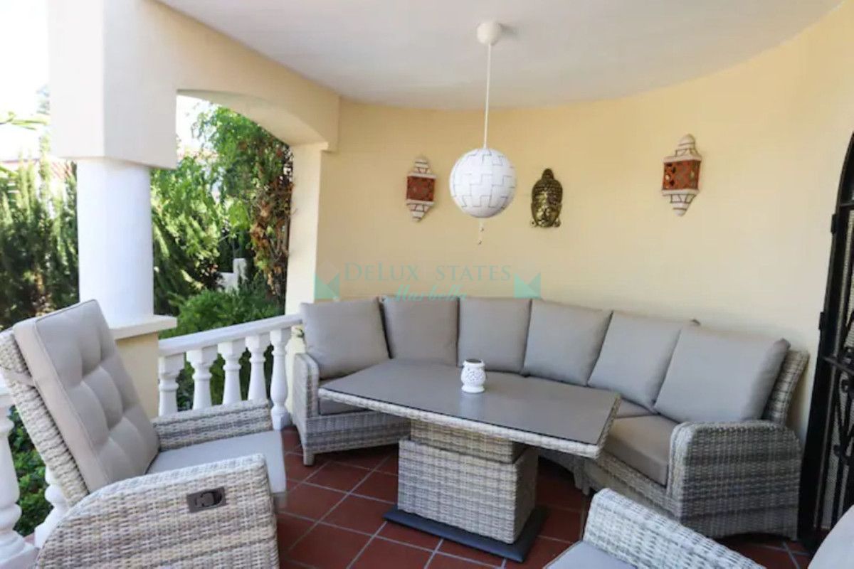 Villa for sale in Nueva Andalucia