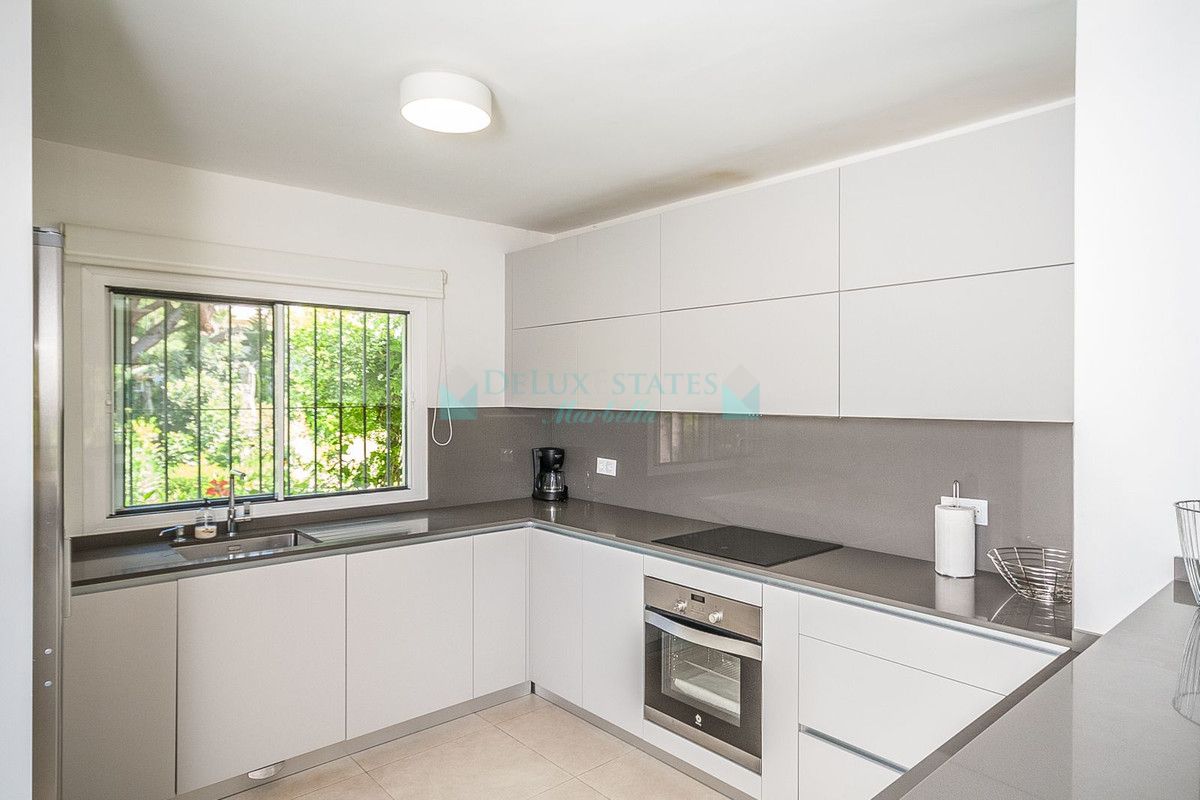 Villa en venta en Elviria, Marbella Este