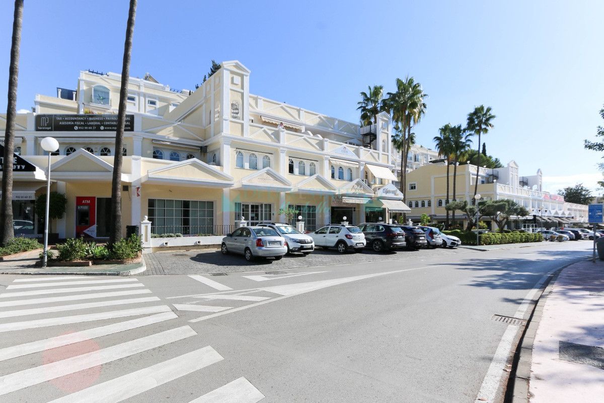 Office for sale in Nueva Andalucia