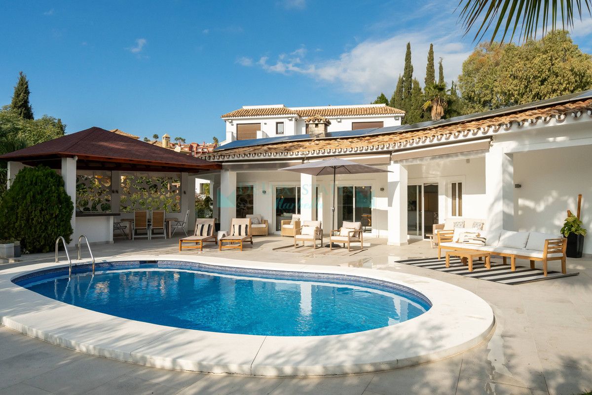 Villa for sale in Benahavis