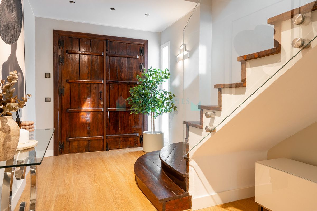 Villa for sale in Benahavis