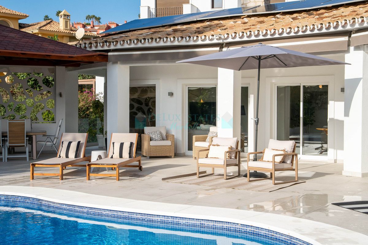 Villa for sale in Benahavis