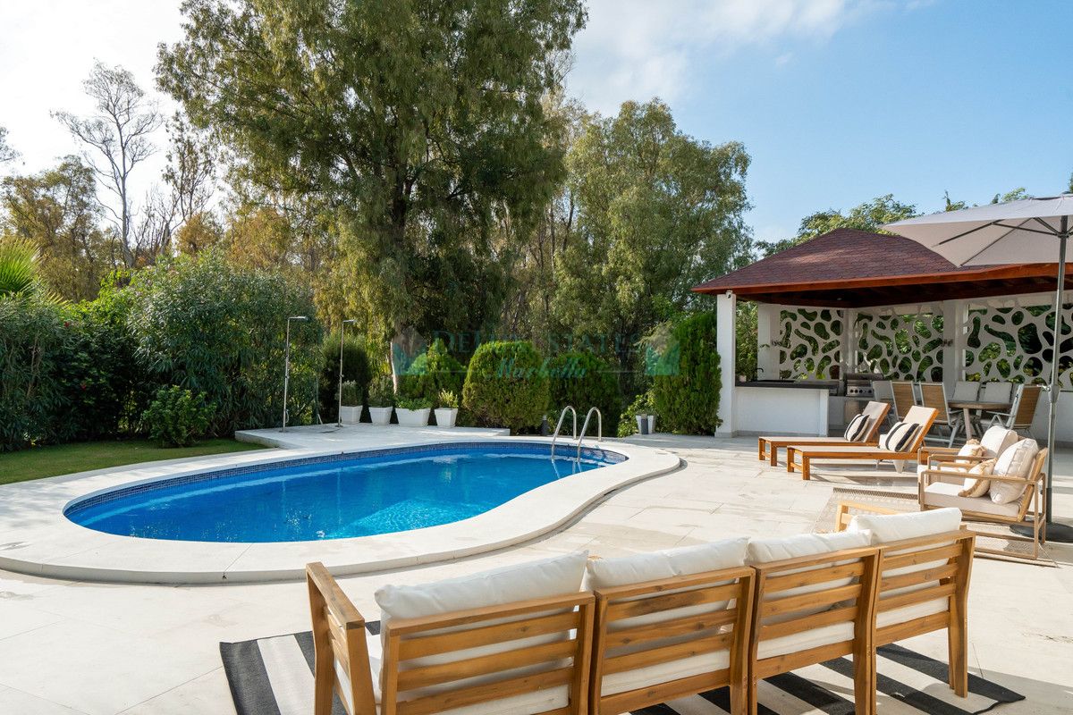 Villa for sale in Benahavis