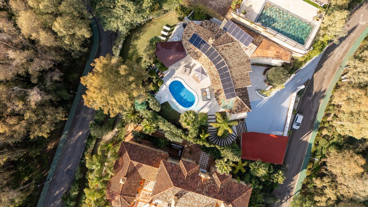 Villa for sale in Benahavis