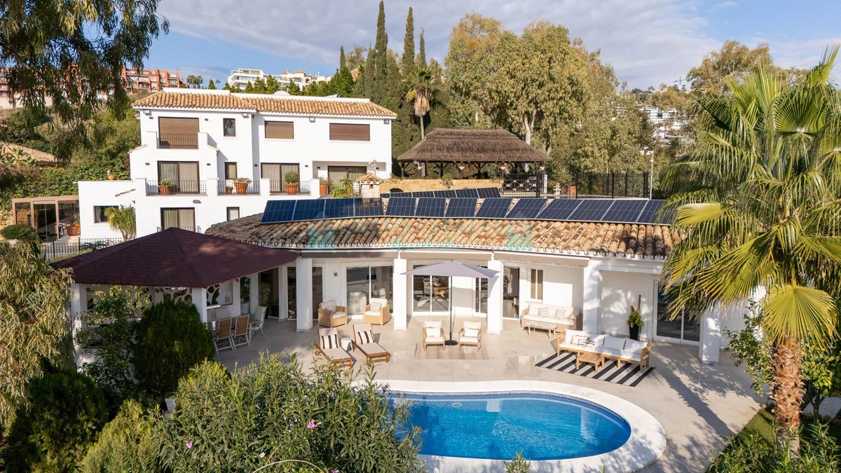 Villa for sale in Benahavis