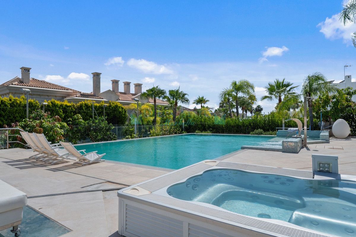 Villa for sale in Bahia de Marbella, Marbella East