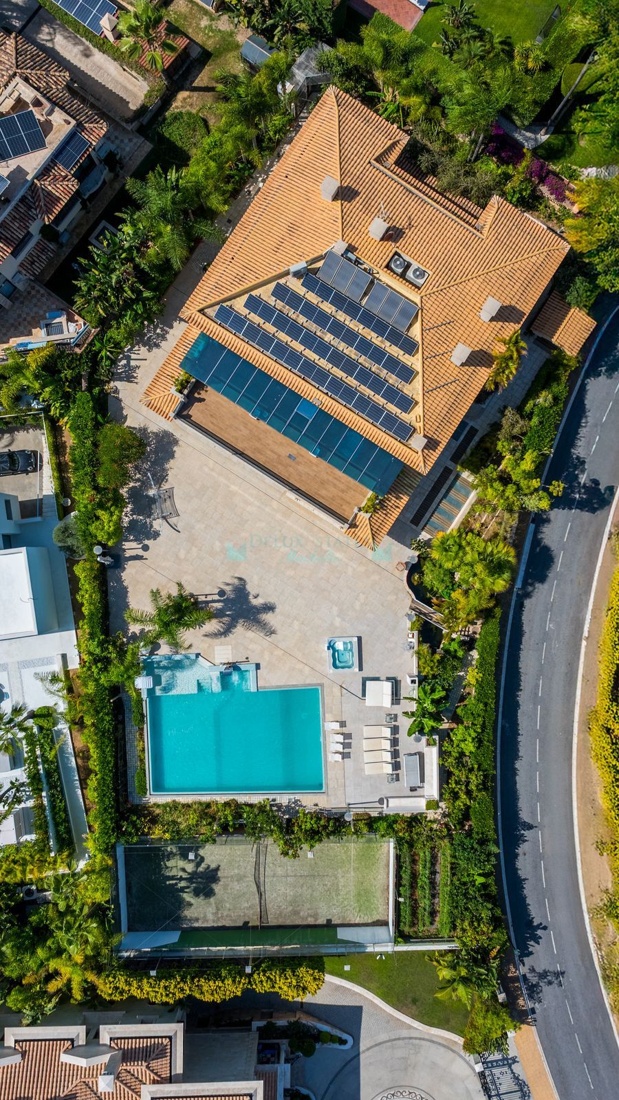 Villa for sale in Bahia de Marbella, Marbella East