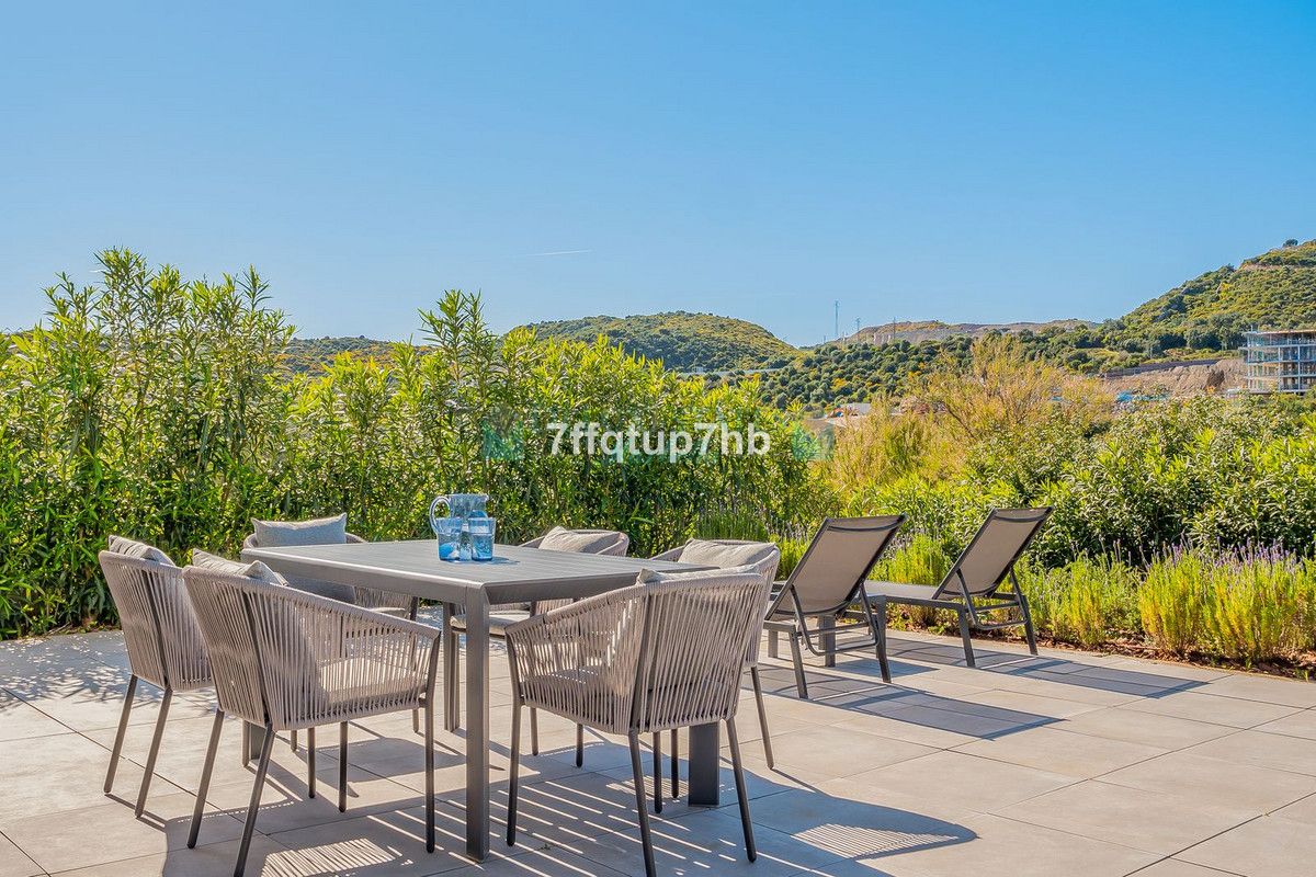 Villa for sale in Estepona