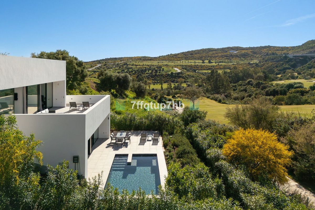 Villa for sale in Estepona