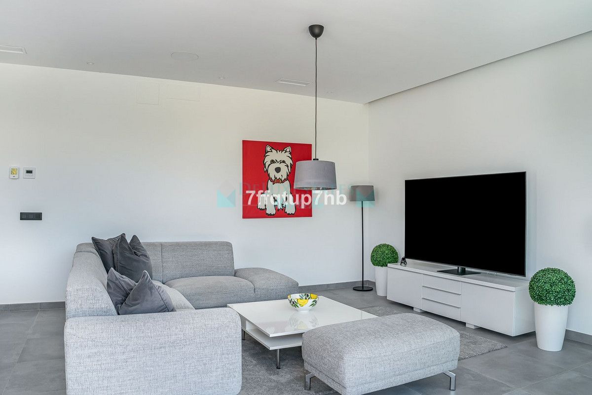 Villa for sale in Estepona