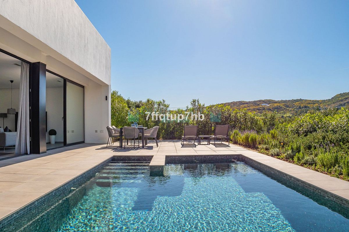 Villa for sale in Estepona