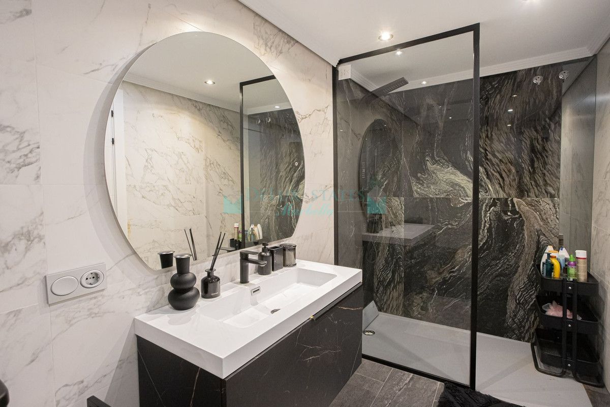 Ground Floor Apartment for sale in Benahavis