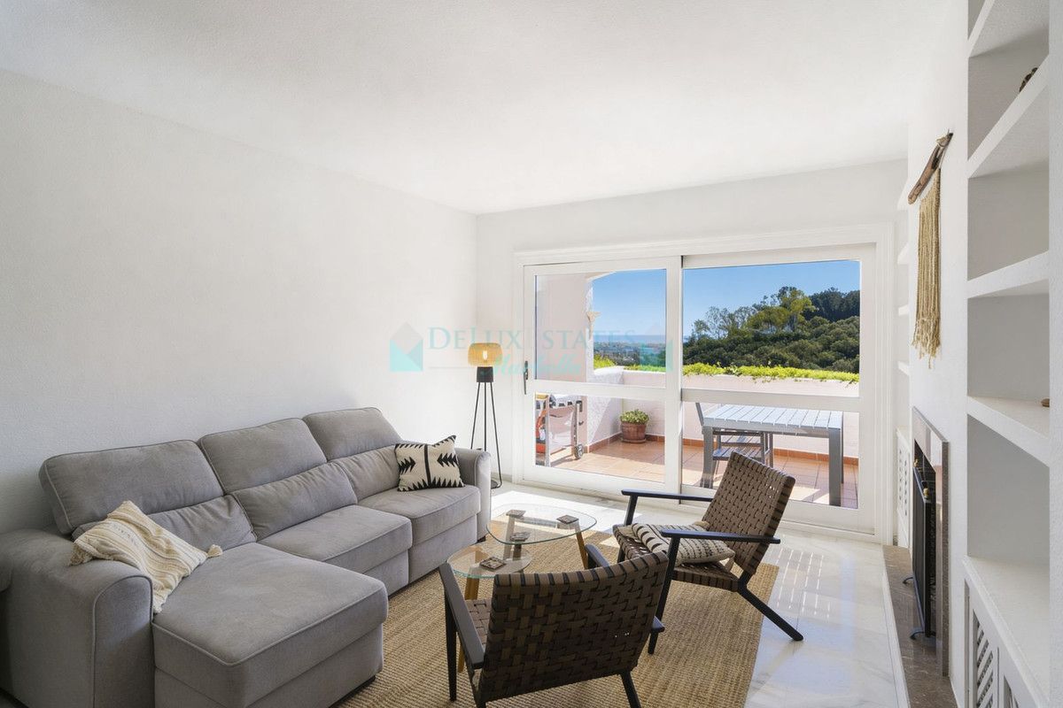 Apartamento Planta Baja en venta en Los Arqueros, Benahavis