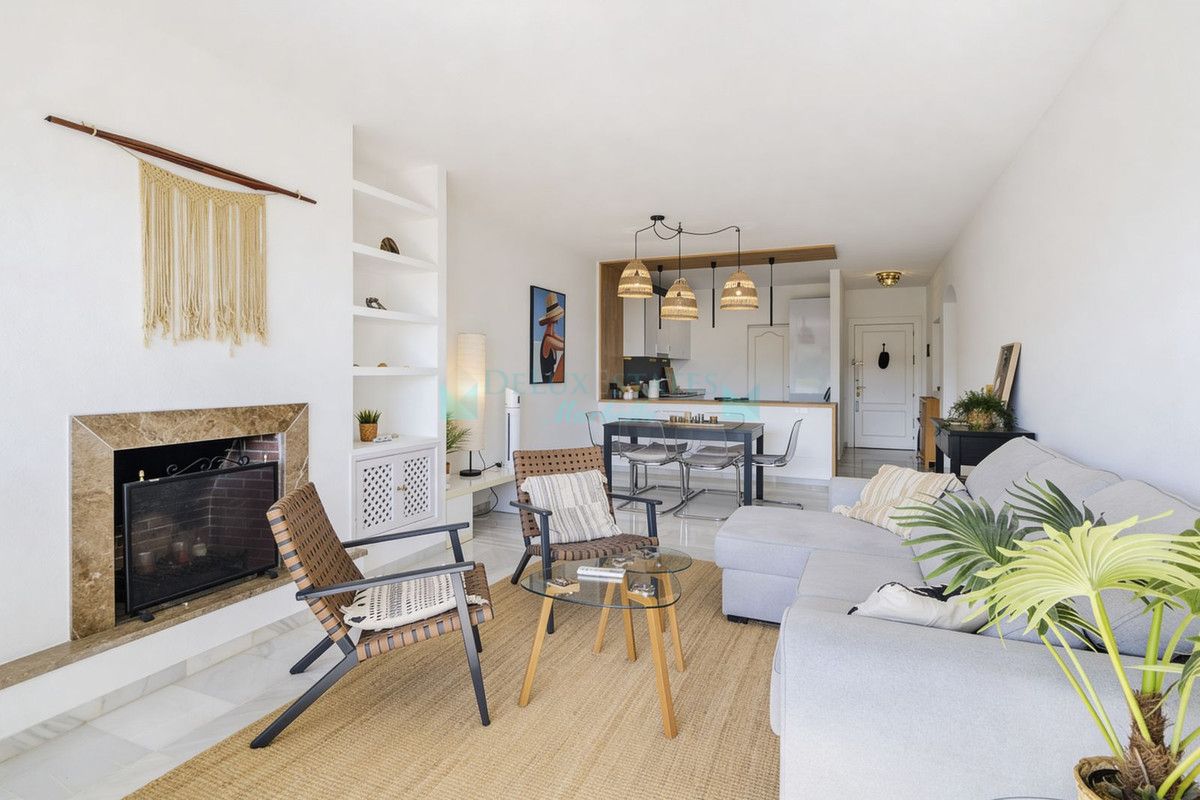 Apartamento Planta Baja en venta en Los Arqueros, Benahavis