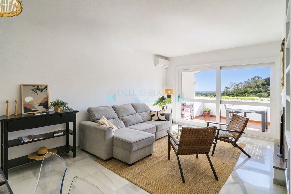 Apartamento Planta Baja en venta en Los Arqueros, Benahavis