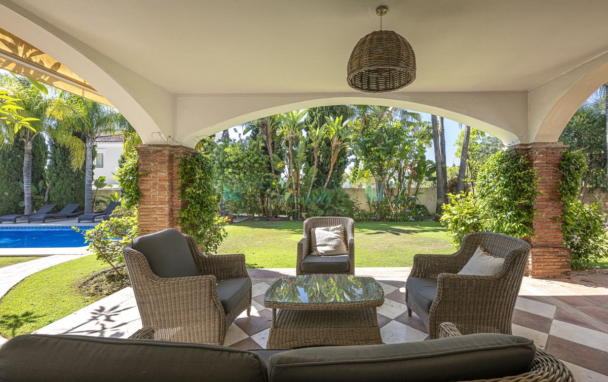 Villa for sale in Benahavis