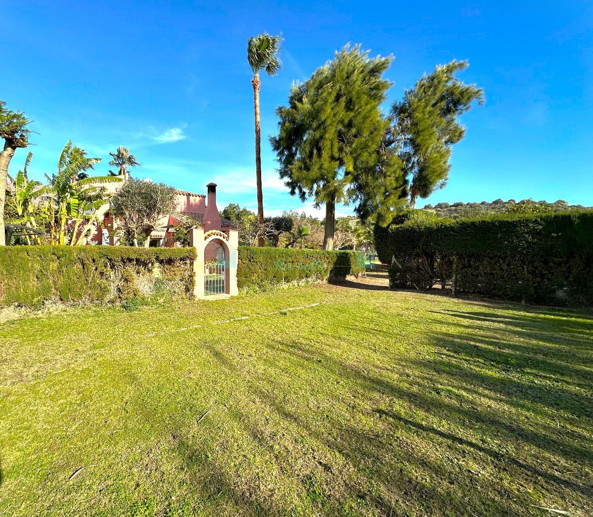 Finca for sale in Estepona
